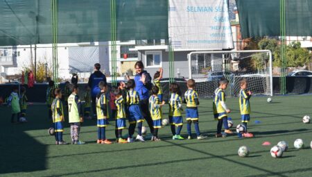 Döşemealtı Bucaspor Futbol Okulu Geleceğin Futbolcularını Hazırlıyor